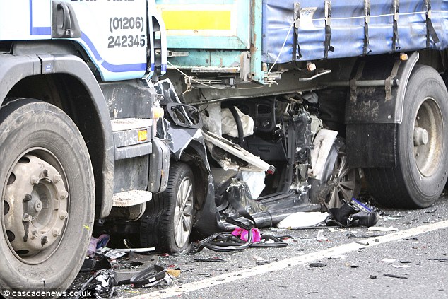 Ajal di Tangan Allah SWT, Pengemudi Selamat Meski Tertindih Truk Toronton